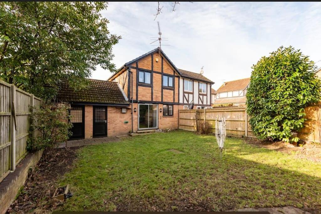 Ratby House - Spacious 3 Bed With Garden & Parking Earley Εξωτερικό φωτογραφία