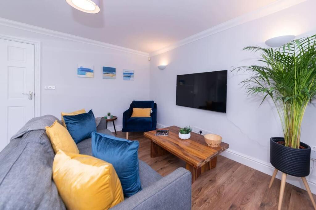 Ratby House - Spacious 3 Bed With Garden & Parking Earley Εξωτερικό φωτογραφία