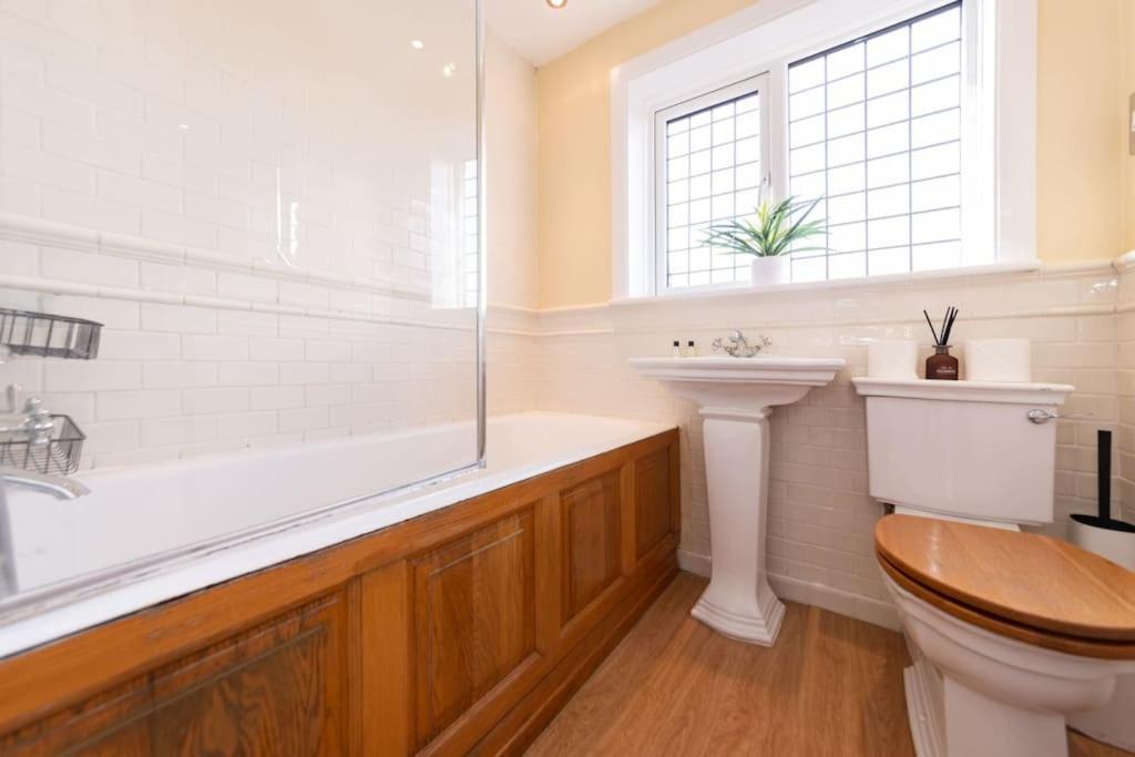 Ratby House - Spacious 3 Bed With Garden & Parking Earley Εξωτερικό φωτογραφία